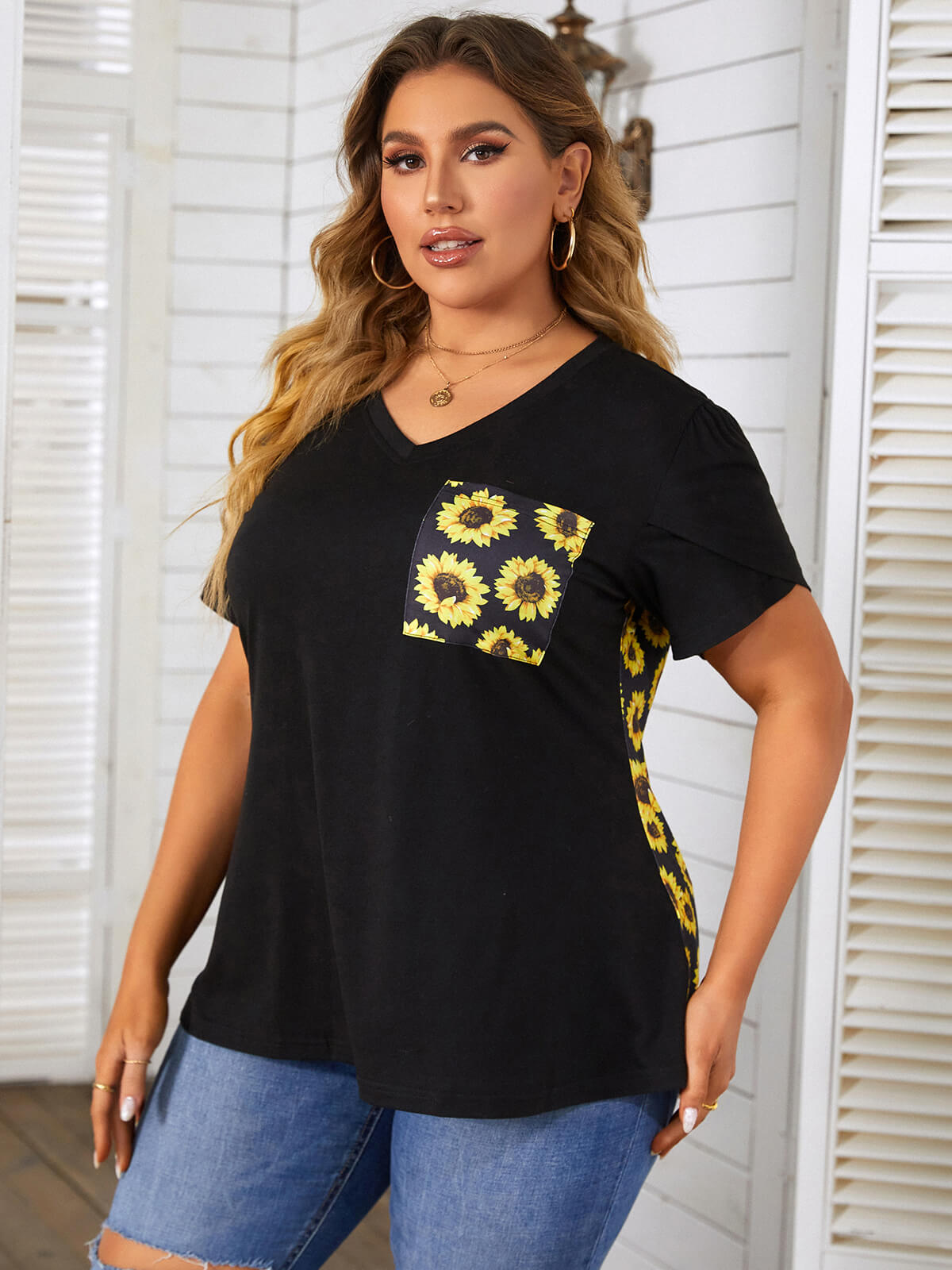 Curvy Fashion V Neck Plus Size Graphic Shirt