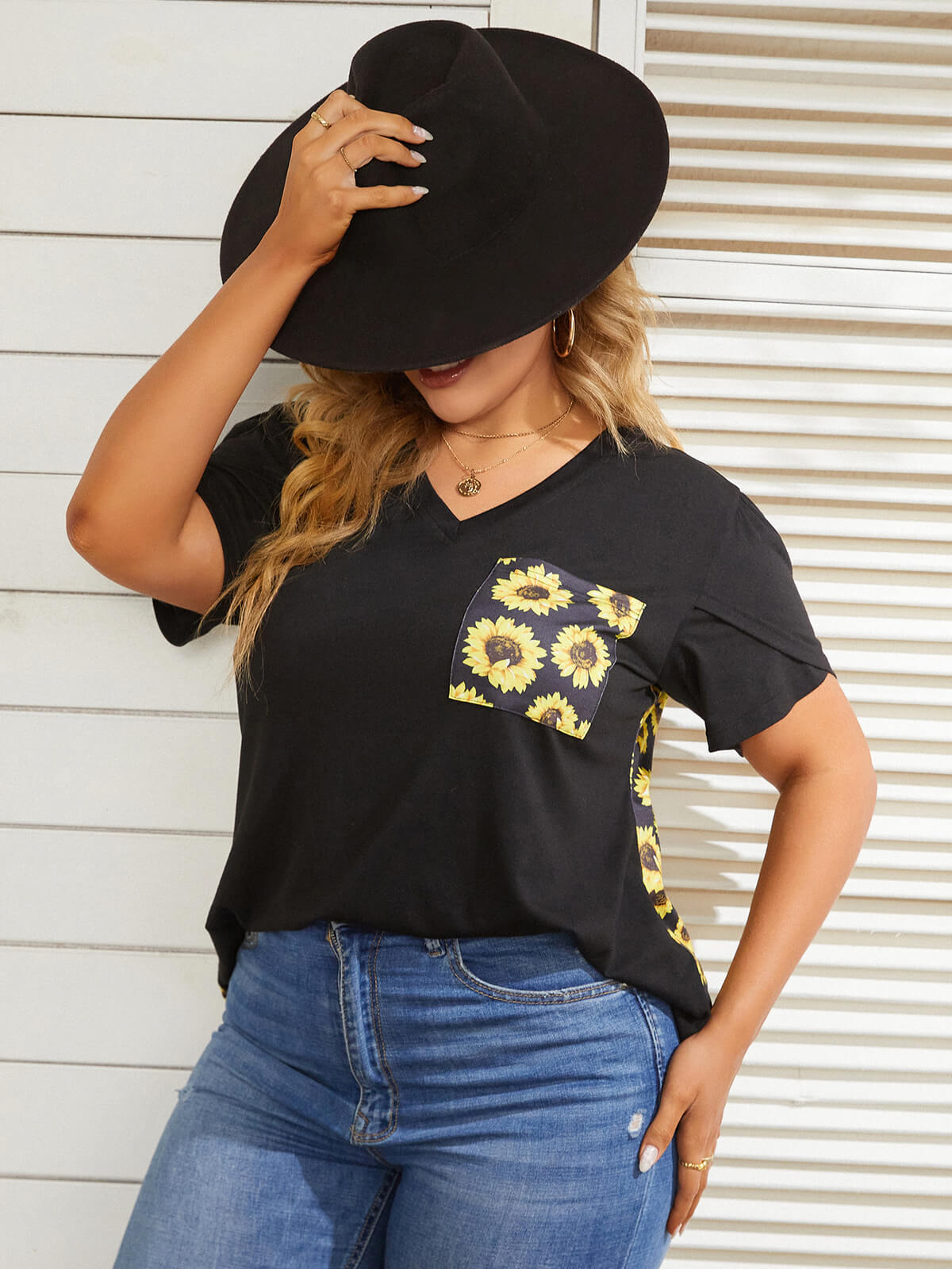 Curvy Fashion V Neck Plus Size Graphic Shirt