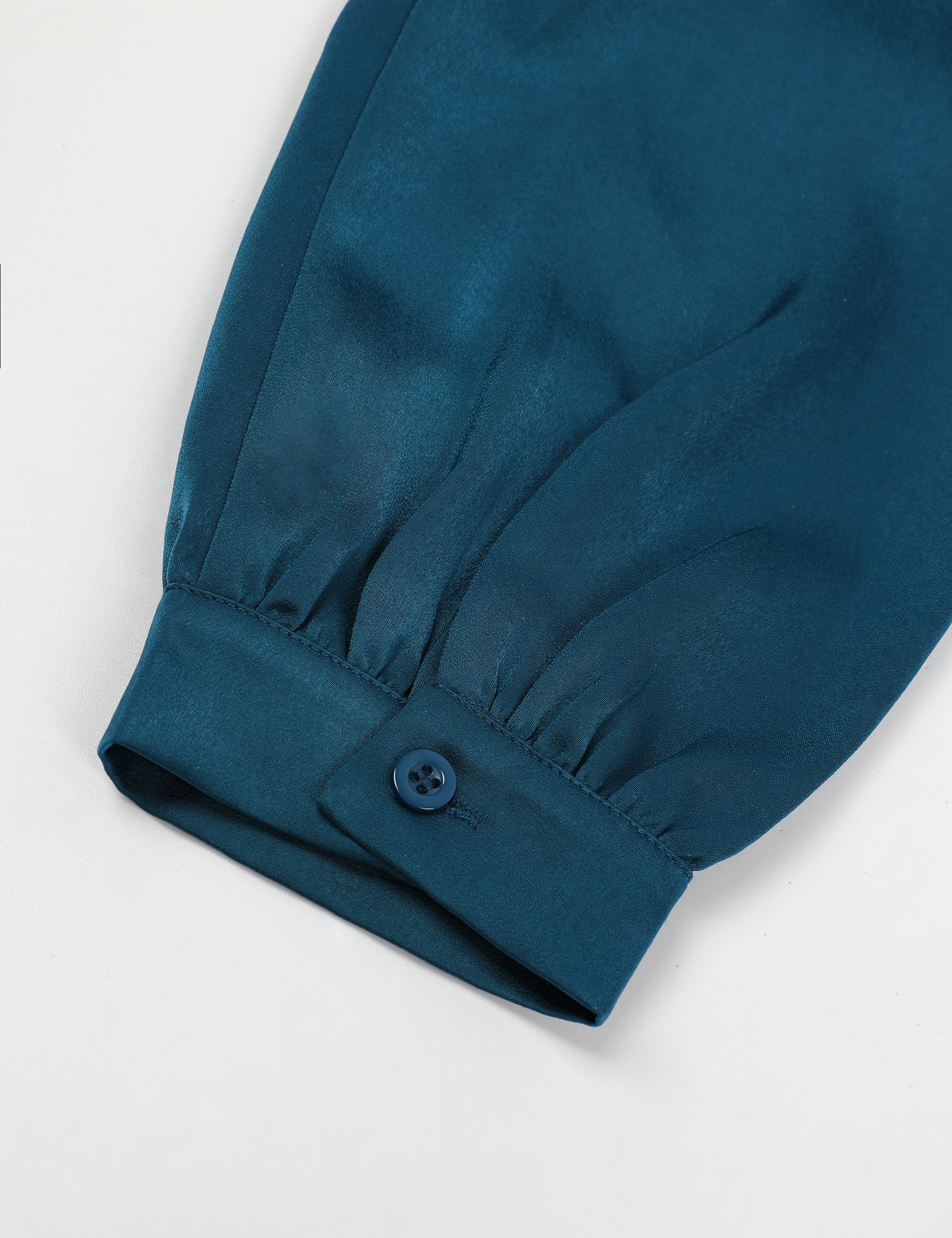 Fall and Winter Fashion Shirts Enhance Body Shape