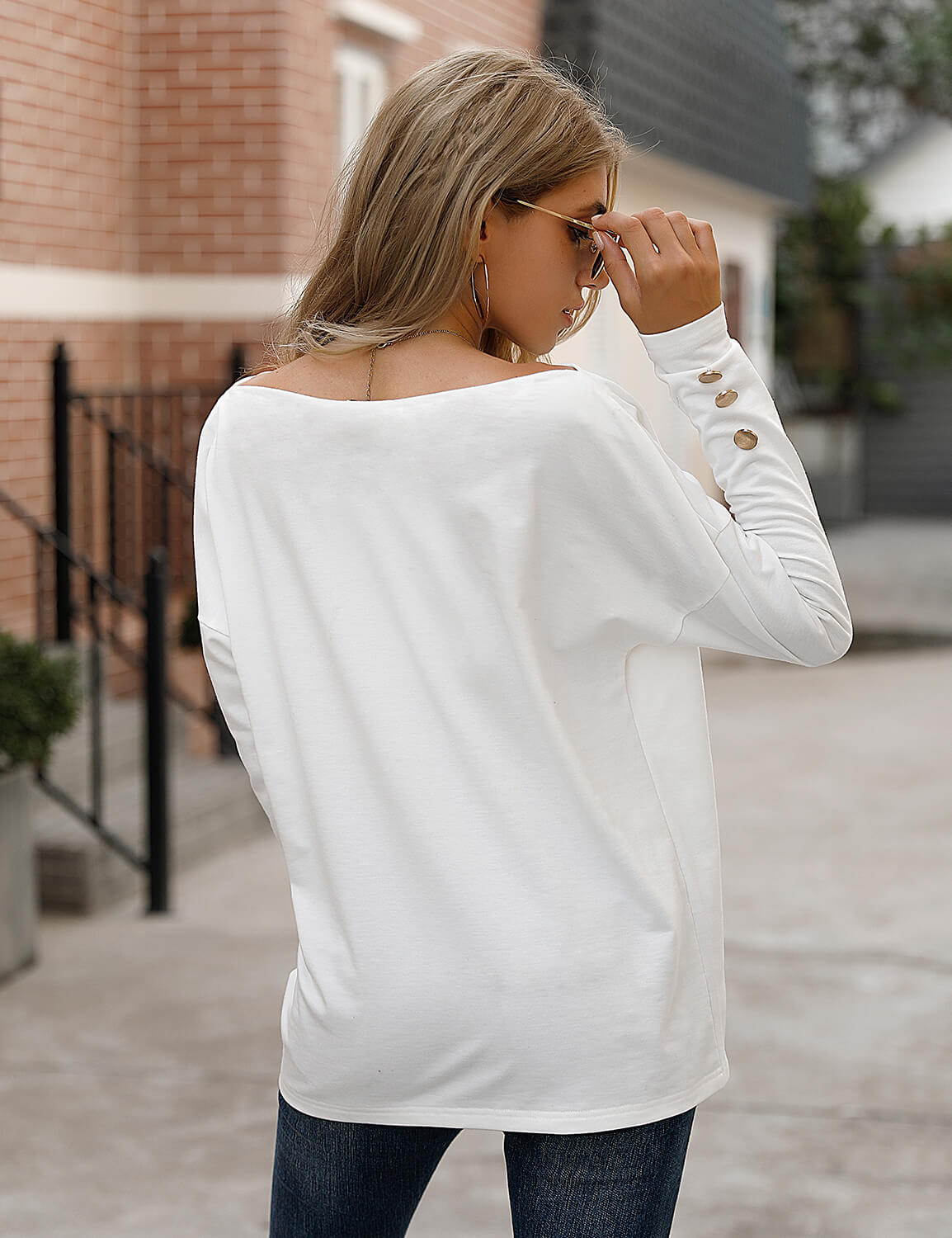 Blooming Jelly_Urban Chic Off Shoulder Long Sleeve T-Shirt_White_302053_19_Loose Women Autumn&Winter Wear_Tops_T-Shirt
